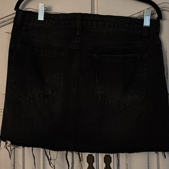 Black denim distrased mini skirt - Picture 4 of 5